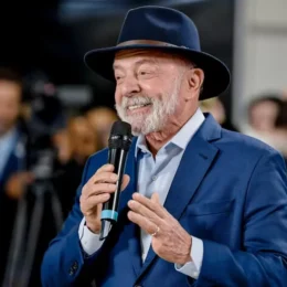 Lula cita SUS e provoca Trump em visita de diretor-geral da OMS ao Rio
