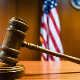 Pequenas empresas contestam na Justiça nova tarifa de Trump contra 60 países