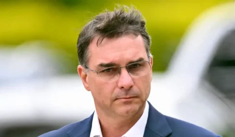 Flávio Bolsonaro herda candidatura, mas não herda comando da direita e dos extremistas
