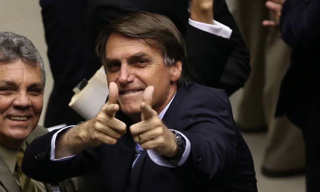 PF faz busca na casa de Bolsonaro por divergência em registro de arma apreendida