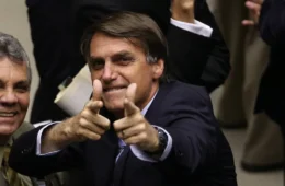 Moraes mantém prisão domiciliar de Bolsonaro e manda apreender armas