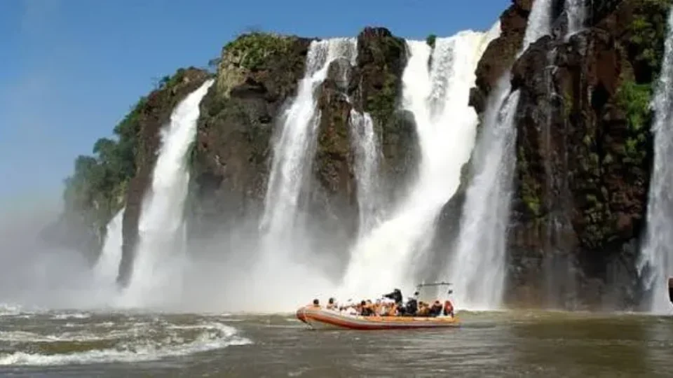 Passeio nas Cataratas do Iguaçu é suspenso após morte de turista holandês