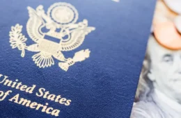 Governo Trump suspende agendamento para vistos de imigrantes em todo o mundo