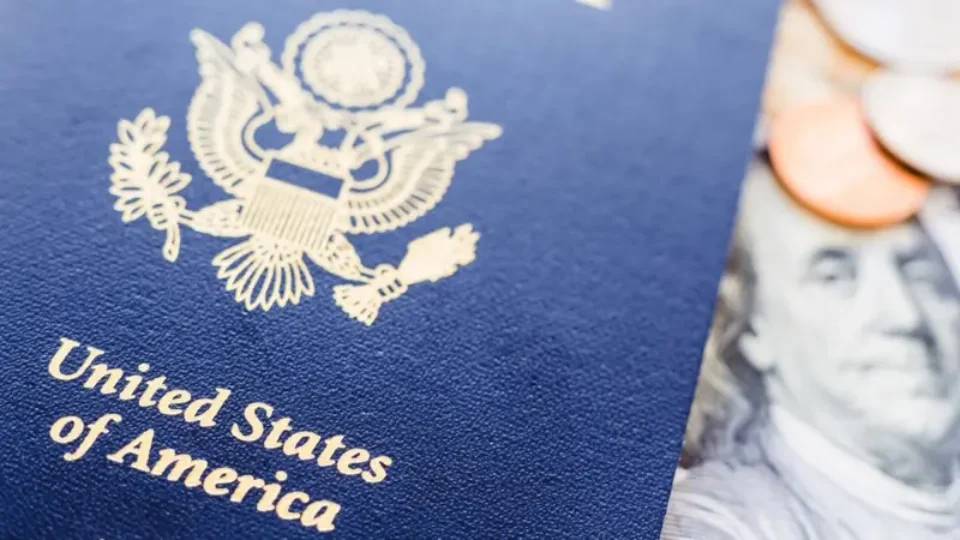 Governo Trump suspende agendamento para vistos de imigrantes em todo o mundo
