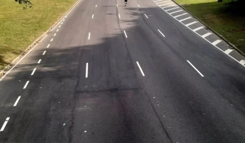 O último a cruzar a linha de chegada da meia maratona