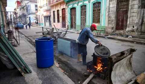 EUA ampliam bloqueio contra Cuba e atacam turismo, energia e comércio exterior