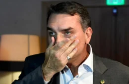 Empresa para a qual Flávio emitiu R$ 1 milhão em notas não é encontrada, diz jornal