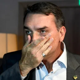 Justiça da Bahia barra entrega de título de cidadão de Salvador a Flávio Bolsonaro
