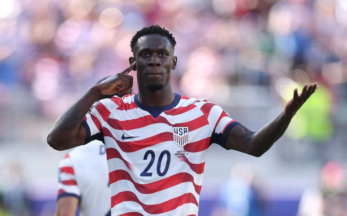 NYT: Fifa anulou expulsão de jogador da seleção dos EUA após contato de Trump