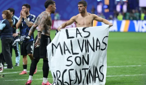 Milei defende faixa sobre as Malvinas; Reino Unido pede investigação à Fifa
