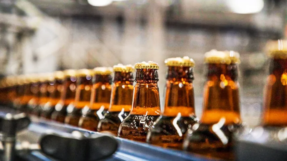 Eliminações na Copa podem frustrar venda de cerveja, e Ambev amarga perdas na Bolsa