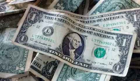 Dólar fecha estável a R$ 5,10 e Bolsa perde fôlego após forte alta