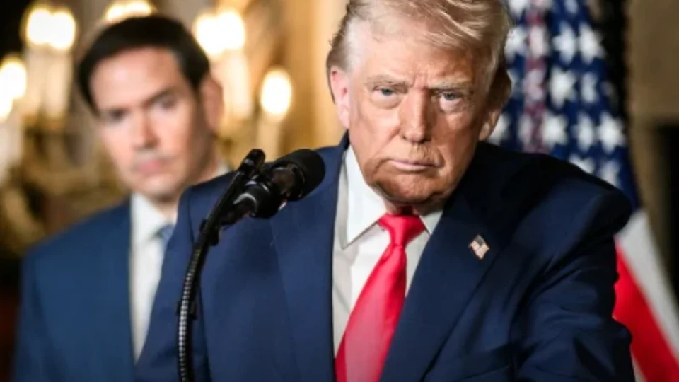 Trump diz que EUA vão controlar o Estreito de Ormuz e cobrar taxa de 20% sobre cargas