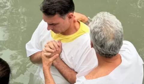 Por que a imagem de Jair Bolsonaro com evangélicos não cola em Flávio