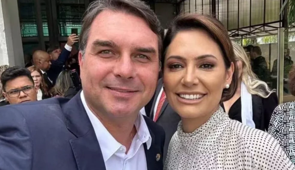 Flávio e Michelle: divergências públicas expõem disputa por legado de Bolsonaro. Foto: Reprodução / Redes Sociais