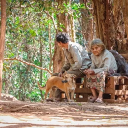 Coletivo do músico João Gordo faz campanha para construir banheiros em aldeia indígena