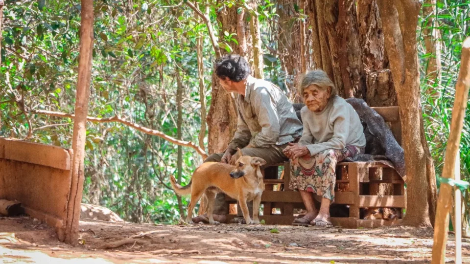 Coletivo do músico João Gordo faz campanha para construir banheiros em aldeia indígena