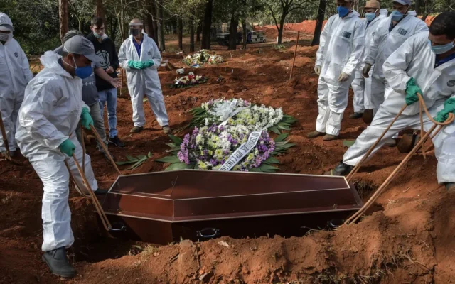 Especialista diz que Brasil teve 2 milhões de mortos pela Covid-19