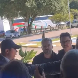 Extrema direita invade debate sobre cotas e causa confusão em universidade de SC