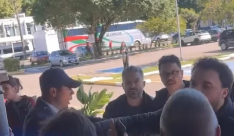 Extrema direita invade debate sobre cotas e causa confusão em universidade de SC