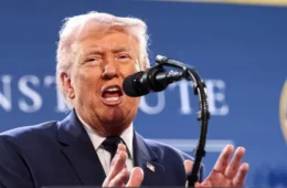 Trump acusa árbitro brasileiro de ‘muito suspeito’ e confirma que pediu retirada de cartão