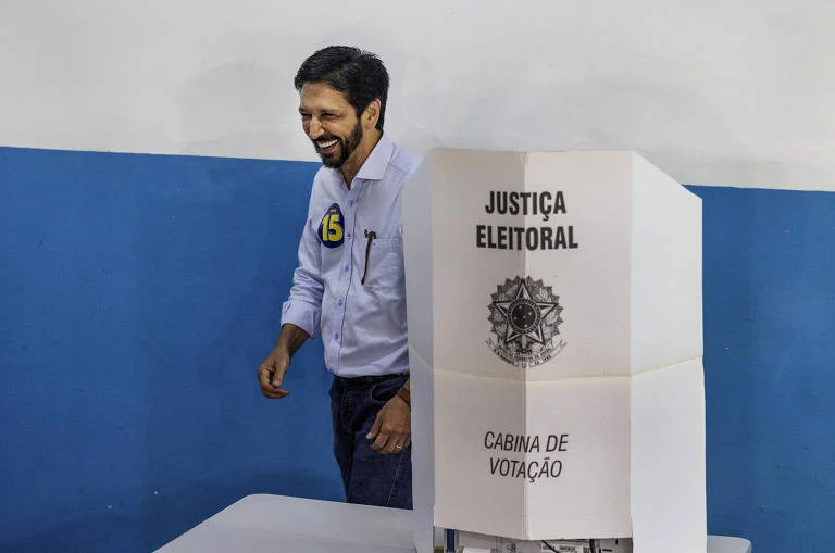 Em 2024, o candidato Ricardo Nunes foi eleito prefeito de São Paulo, mesmo possuindo menos votos do que a soma de brancos, nulos e abstenções. Foto: Eduardo Knapp / Folhapress