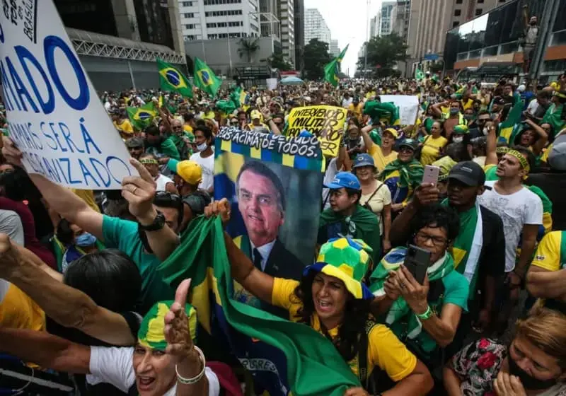 Na extrema direita, os discursos raivosos são utilizados como ferramenta para manter o engajamento nas plataformas e a mobilização dos apoiadores. Foto: GettyImages