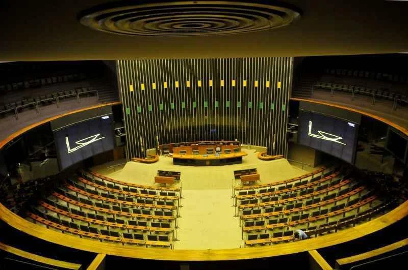 Congresso estica recesso e adia votação de pautas como o fim da escala 6×1