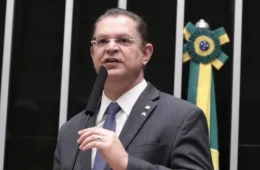 Embaixada dos EUA acionou líder do PL para visita que questionaria urnas no Brasil