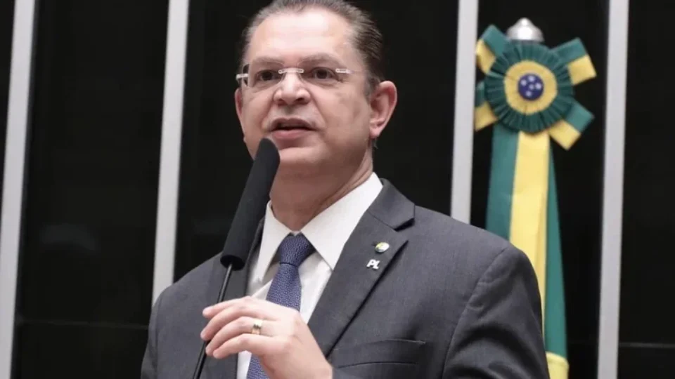 Embaixada dos EUA acionou líder do PL para visita que questionaria urnas no Brasil