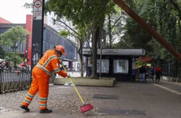 Garis de São Paulo paralisam coleta de lixo após morte de colega atropelado
