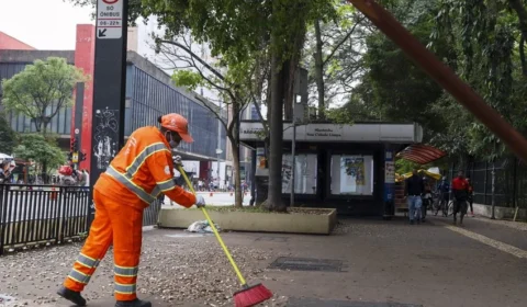 Garis de São Paulo paralisam coleta de lixo após morte de colega atropelado
