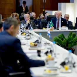 Em cúpula do Mercosul, Lula envia recado a Trump e a líderes da América Latina