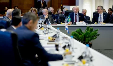Em cúpula do Mercosul, Lula envia recado a Trump e a líderes da América Latina