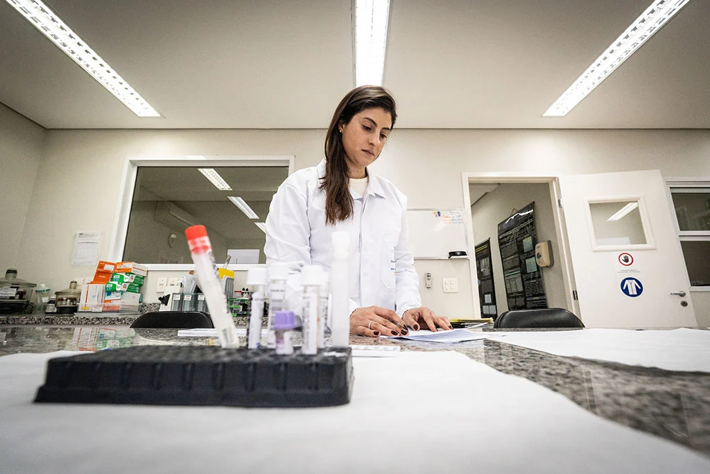 “Se o diquate for ingerido, na maioria dos casos é fatal”, diz a médica toxicologista Bruna Telles Scola (Foto: Marcelo Curia/ Public Eye)