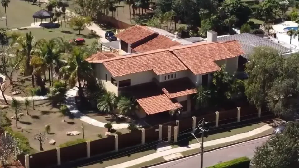 Ausências e presenças em encontro do PL expõem racha entre aliados de Flávio e Michelle