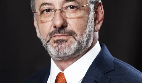 Brasil é vítima de sanção de Trump, mas não vai capitular, diz ministro da Indústria