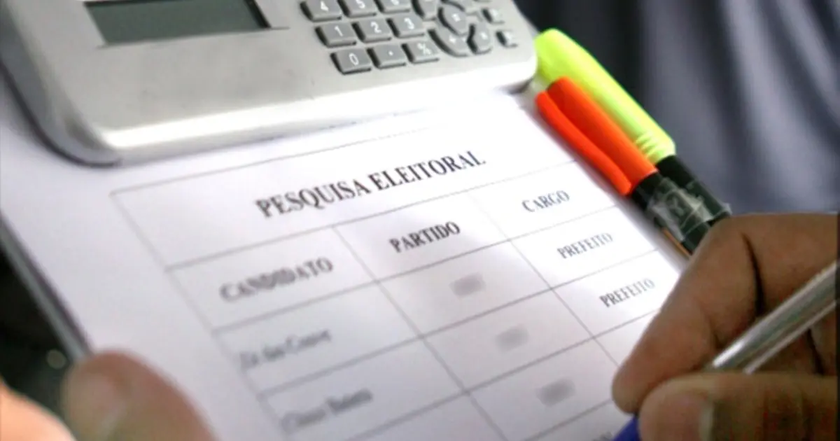 Entrevistadores aplicam questionários seguindo critérios metodológicos definidos antes do início da coleta de dados, como amostragem, período de realização e perfil dos entrevistados. Foto: TSE 