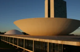 Recesso no Congresso deve deixar projetos do fim da escala 6×1 e misoginia para agosto