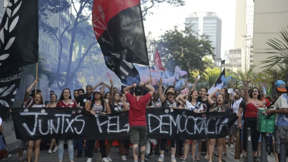 As artes, a inclusão social e a democracia