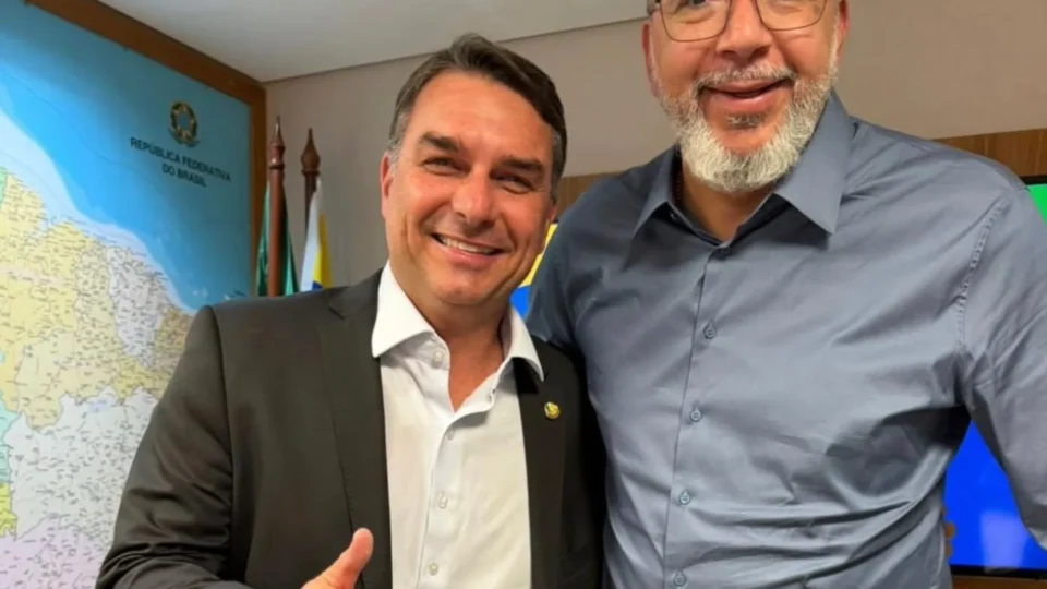 PF mira indicado ao Senado por Flávio Bolsonaro em investigação sobre lavagem em postos no RJ