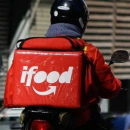Cerca de 4 entregadores relataram violência por dia nos últimos 3 anos, aponta iFood