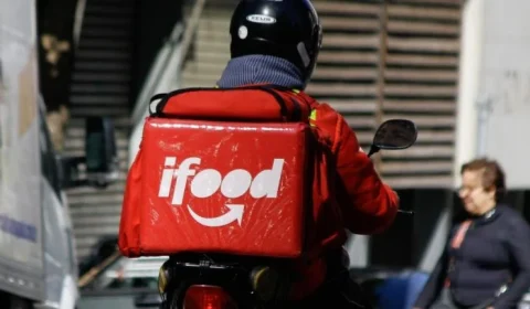 Cerca de 4 entregadores relataram violência por dia nos últimos 3 anos, aponta iFood