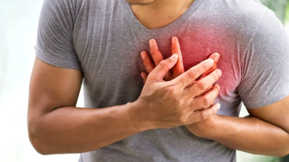 Oito sintomas podem surgir até um mês antes de um ataque cardíaco; veja quais são