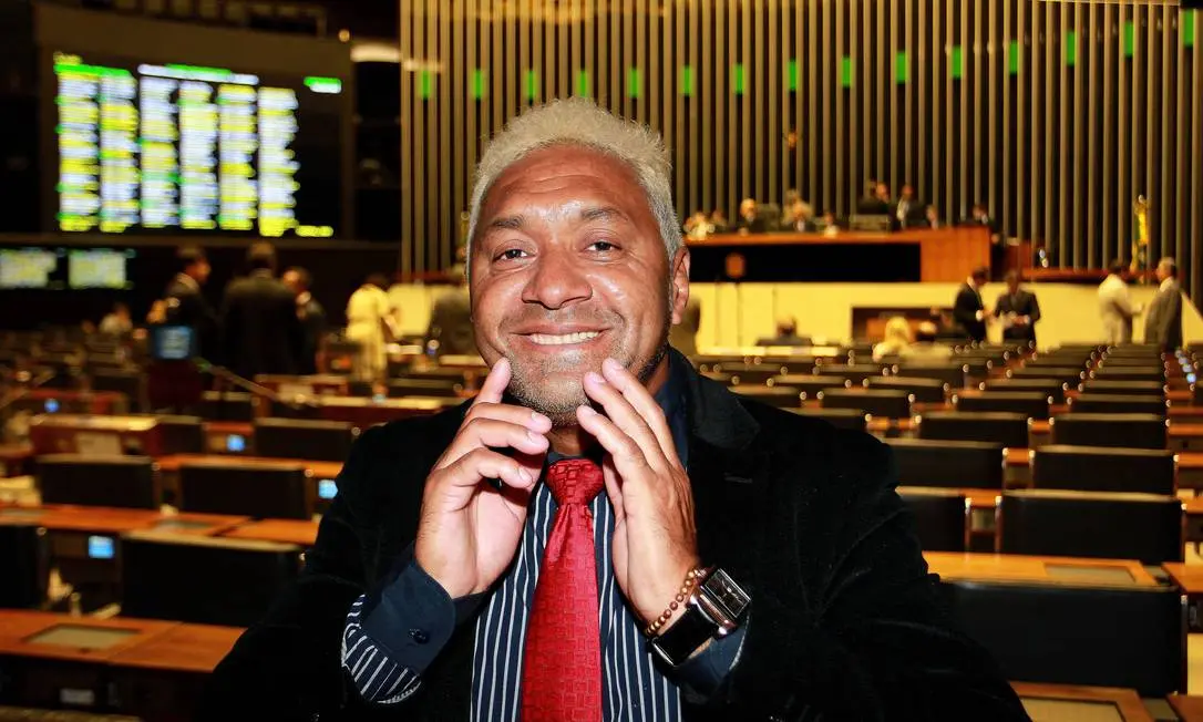 A trajetória de Tiririca mostra como o sistema proporcional permite que um candidato muito votado amplie a bancada de seu partido e, em outros momentos, também seja beneficiado pela votação coletiva da legenda para conquistar uma cadeira. Foto: Ailton de Freitas / Arquivo O Globo