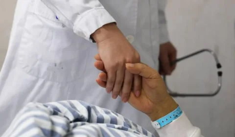 França aprova lei histórica sobre morte assistida