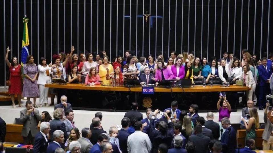 TSE planeja poupar mulheres eleitas e cassar só homens se partido fraudar cota de gênero