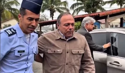 Cinco anos após escapar de punição, Pazuello intensifica visitas em unidades militares