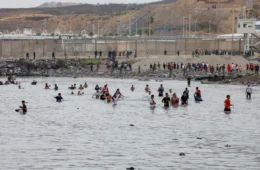 Cerca de 60 mil imigrantes do Marrocos entraram em Ceuta; Espanha reforça segurança