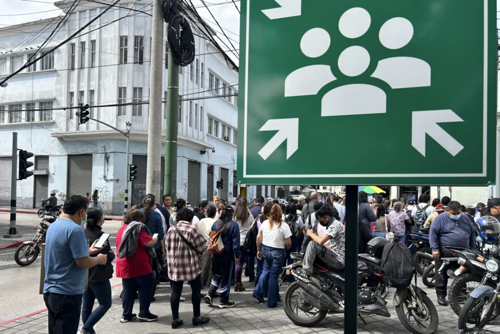 Terremoto de magnitude 7,3 atinge costa do México e aciona alerta na América Latina